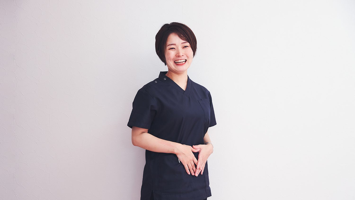 訪問先で利用者と向き合う看護部の看護師